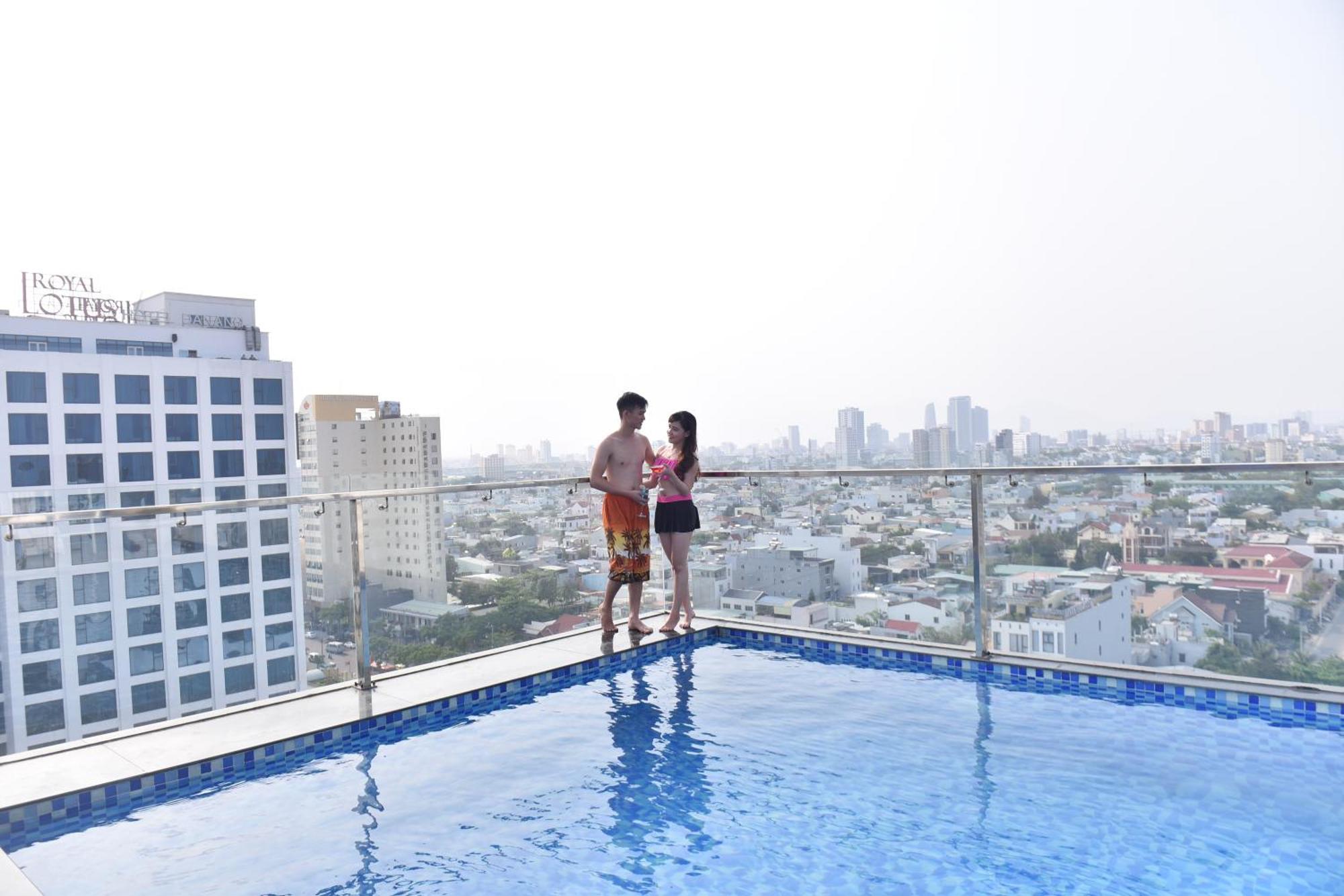 Ritzy Boutique Hotel Da Nang Beach Exterior photo